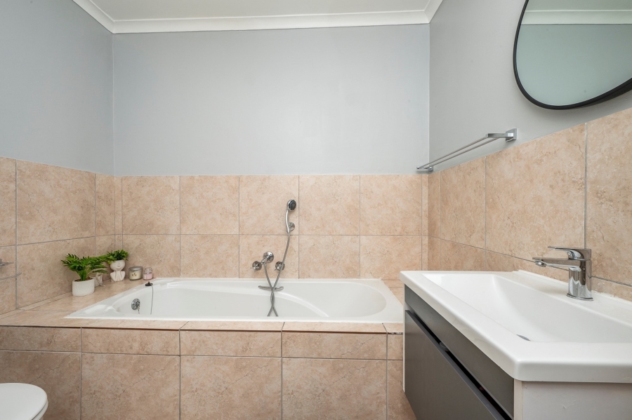 3 Bedroom Property for Sale in Graanendal Western Cape